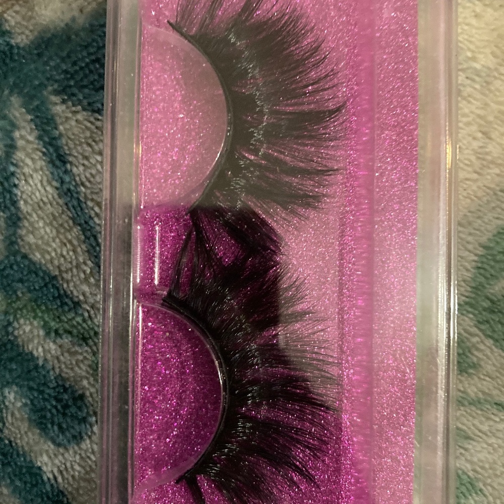 Mink eyelashes bundle 25mm and 22mm